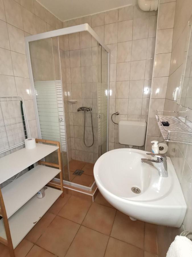 Gyoengyvirag Apartmanhaz Хайдусобосло Экстерьер фото