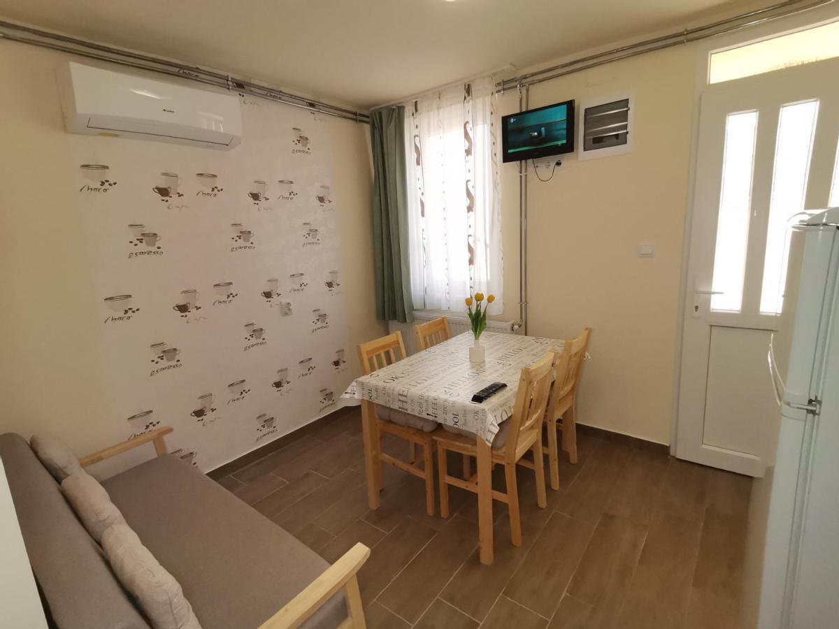 Gyoengyvirag Apartmanhaz Хайдусобосло Экстерьер фото