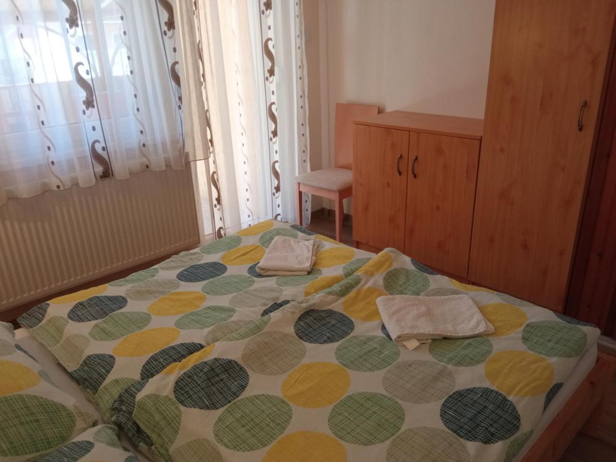 Gyoengyvirag Apartmanhaz Хайдусобосло Экстерьер фото