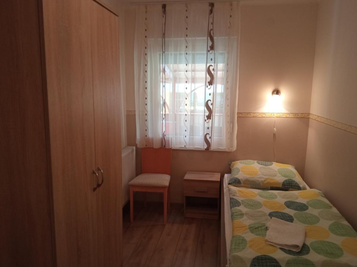 Gyoengyvirag Apartmanhaz Хайдусобосло Экстерьер фото