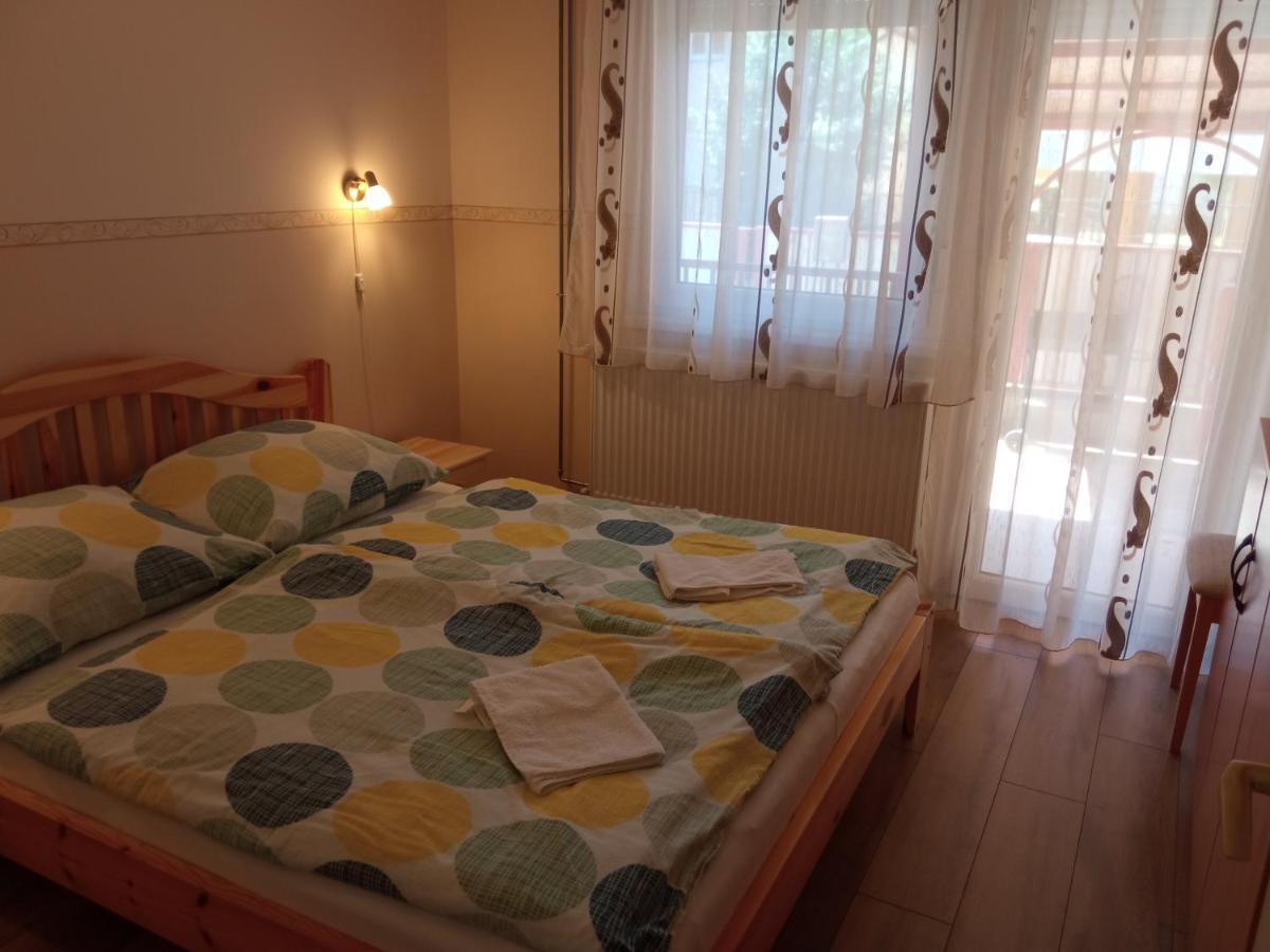 Gyoengyvirag Apartmanhaz Хайдусобосло Экстерьер фото