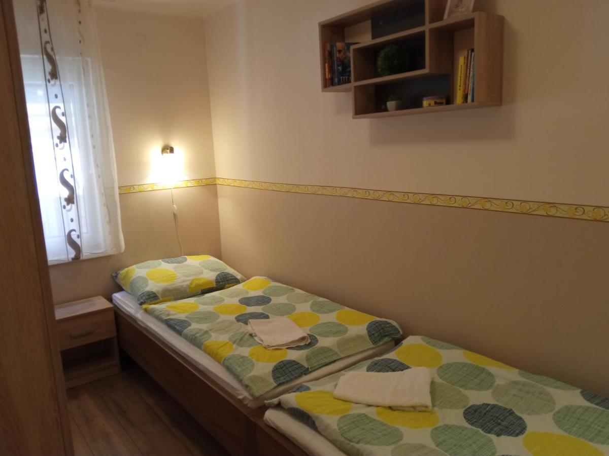 Gyoengyvirag Apartmanhaz Хайдусобосло Экстерьер фото