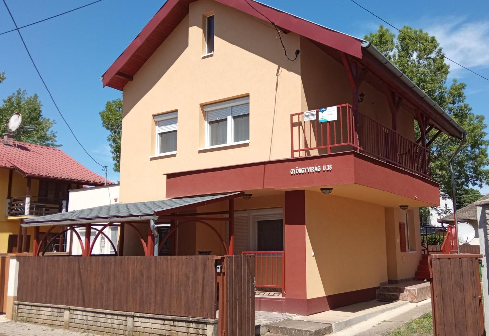 Gyoengyvirag Apartmanhaz Хайдусобосло Экстерьер фото